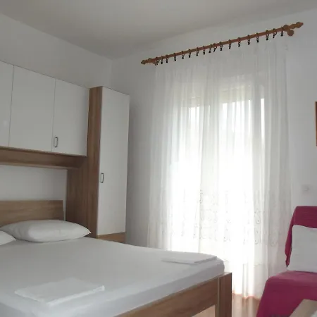 Appartement For Families With Children Pag - 12301