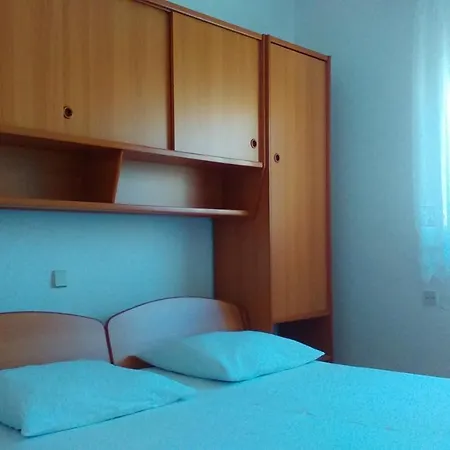 Appartement For Families With Children Pag - 12301
